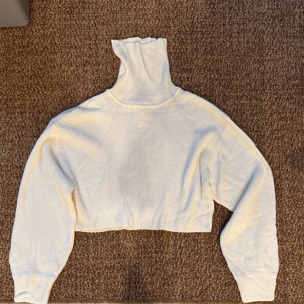 H&M Cream Cropped Turtleneck Sweater